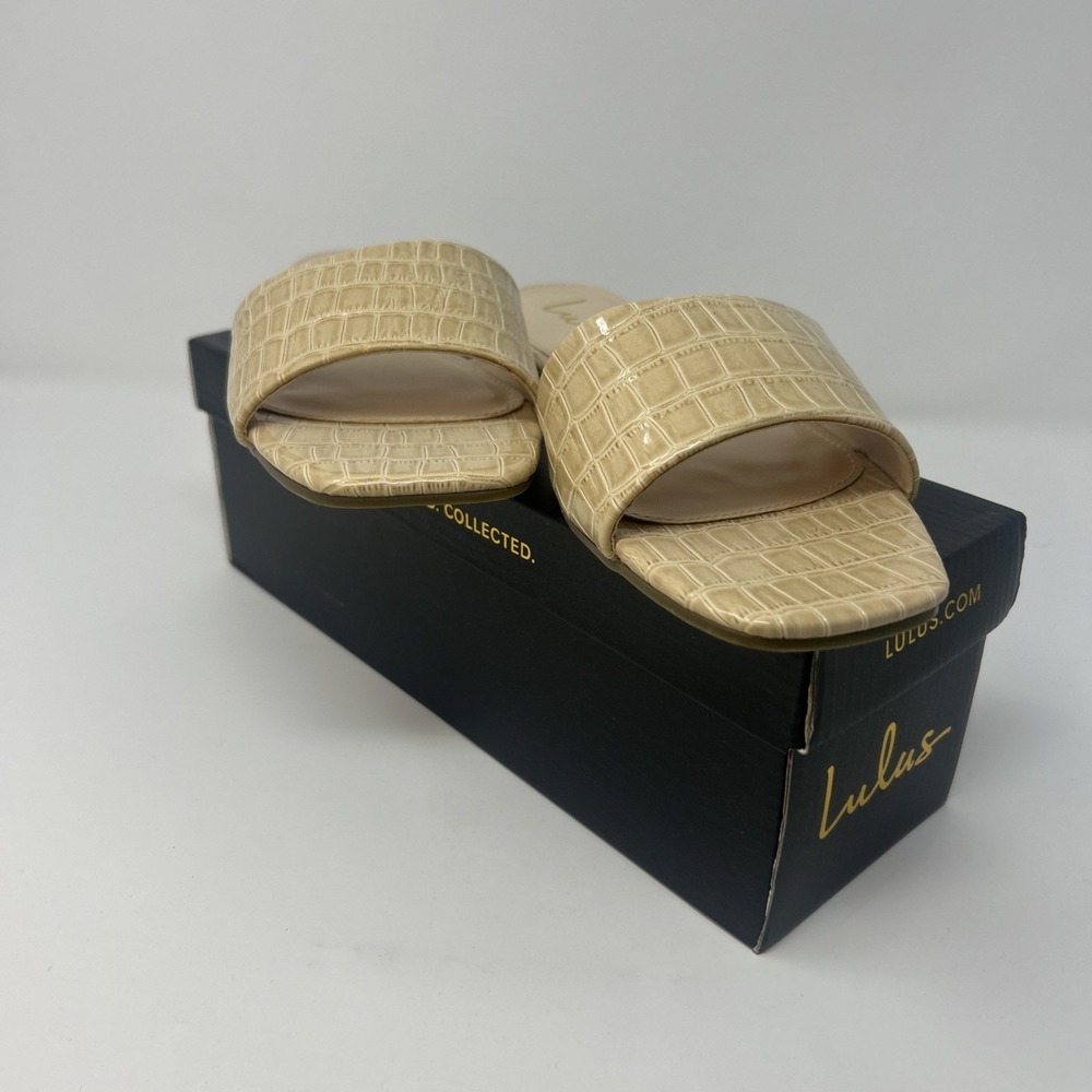 NIB Lulus Markiee Nude Croc Embossed Slide Sandals Size 8
